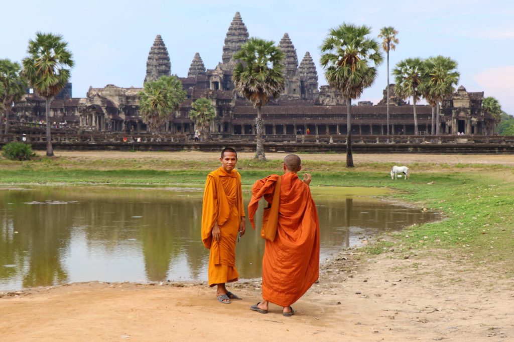monaci-tempio-angkor-wat-cambogia