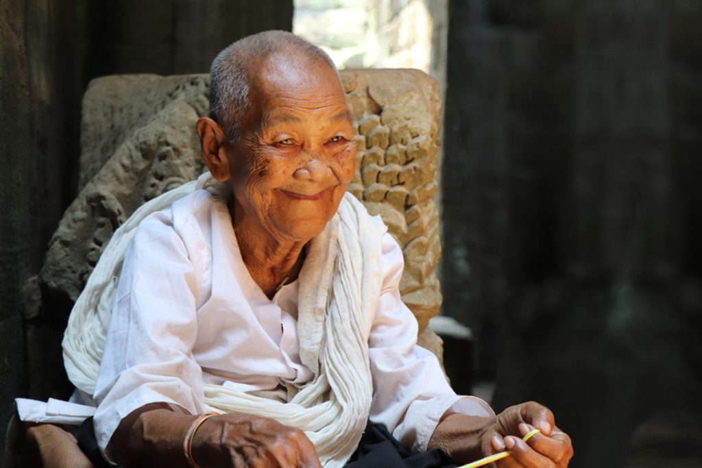i-sorrisi-della-cambogia-anziana-angkor