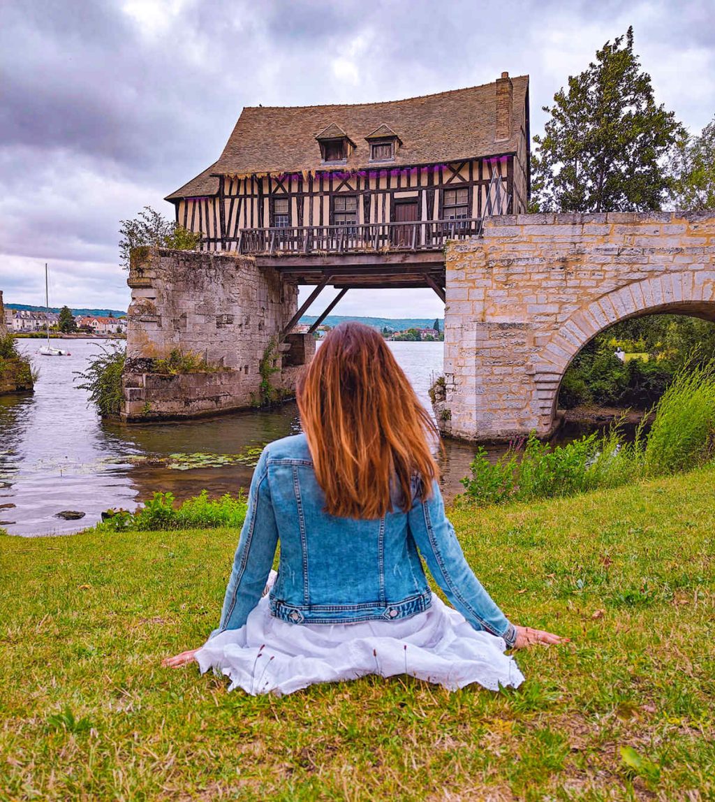 vecchio mulino di vernon on the road in normandia