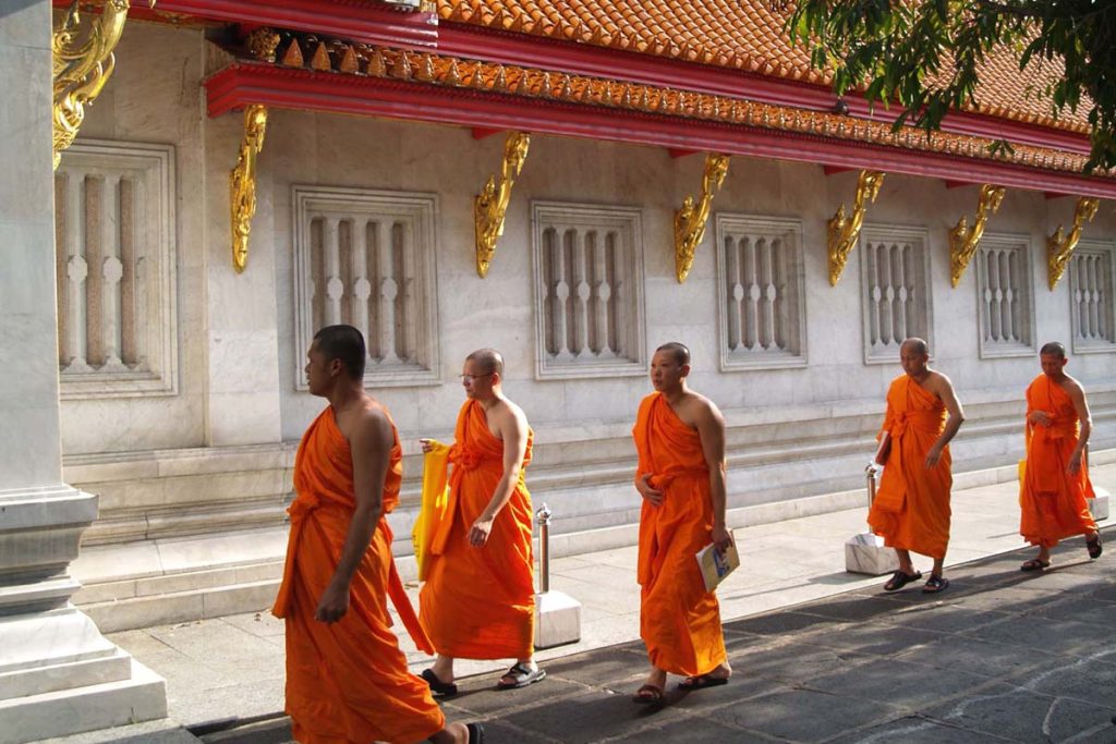 monaci-thailandesi-tempio-phitsanulok