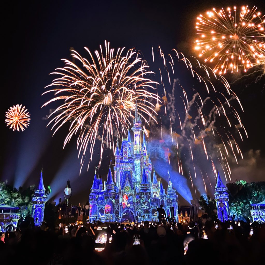 un-giorno-a-disney-world-orlando-spettacolo-fuochi-artificio-meraviglie-del-mondo-travel-blog