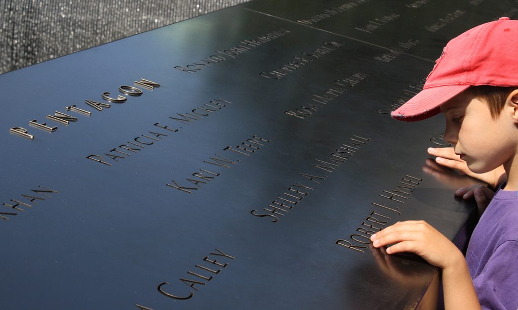new-york il mio-ricordo delle torri gemelle memorial bambino